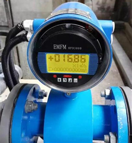 現(xiàn)場(chǎng)顯示型電磁流量計(jì)現(xiàn)場(chǎng)安裝使用圖